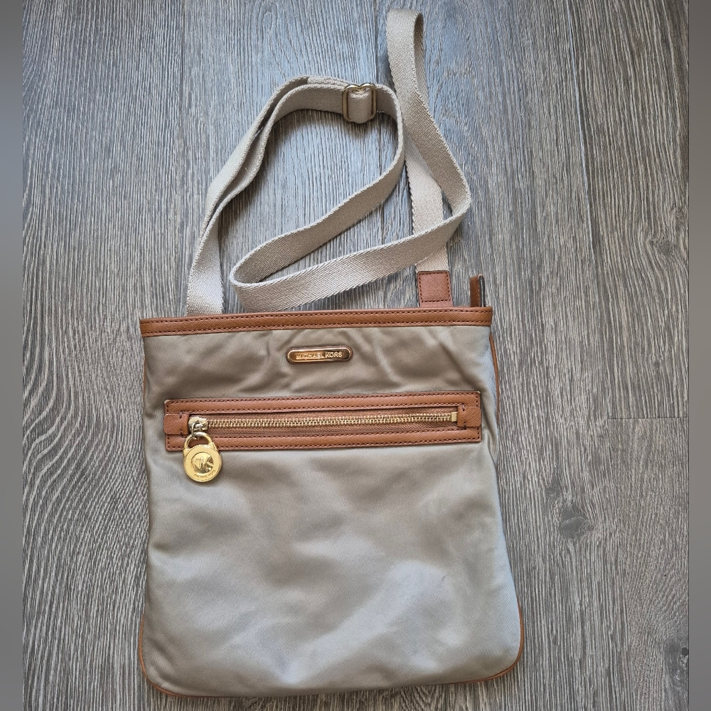 Michael Kors Hamilton Nylon Crossbody Bag. Tan Brown Leather Trim+Gold Hardware